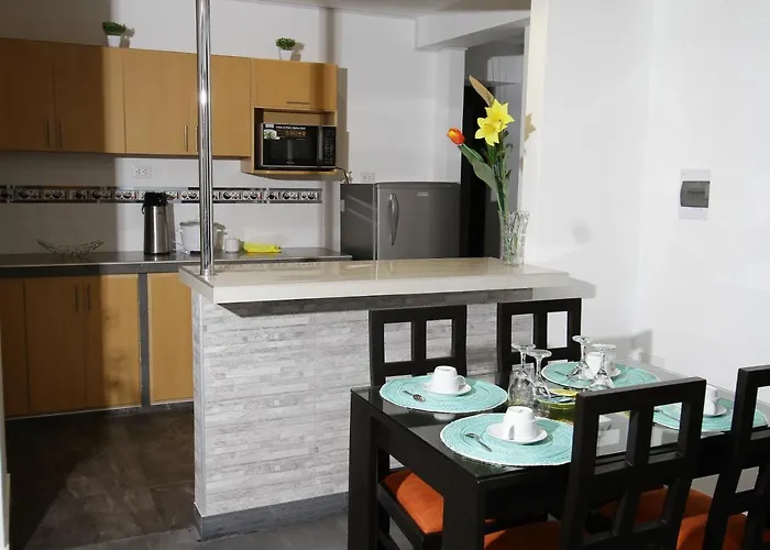 Latinos House Aparthotel 3*