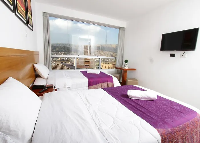 Latinos House Aparthotel