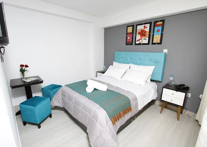 Latinos House Aparthotel 3*
